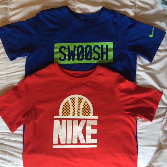 2 Nike shirts - Picture 1 of 3
